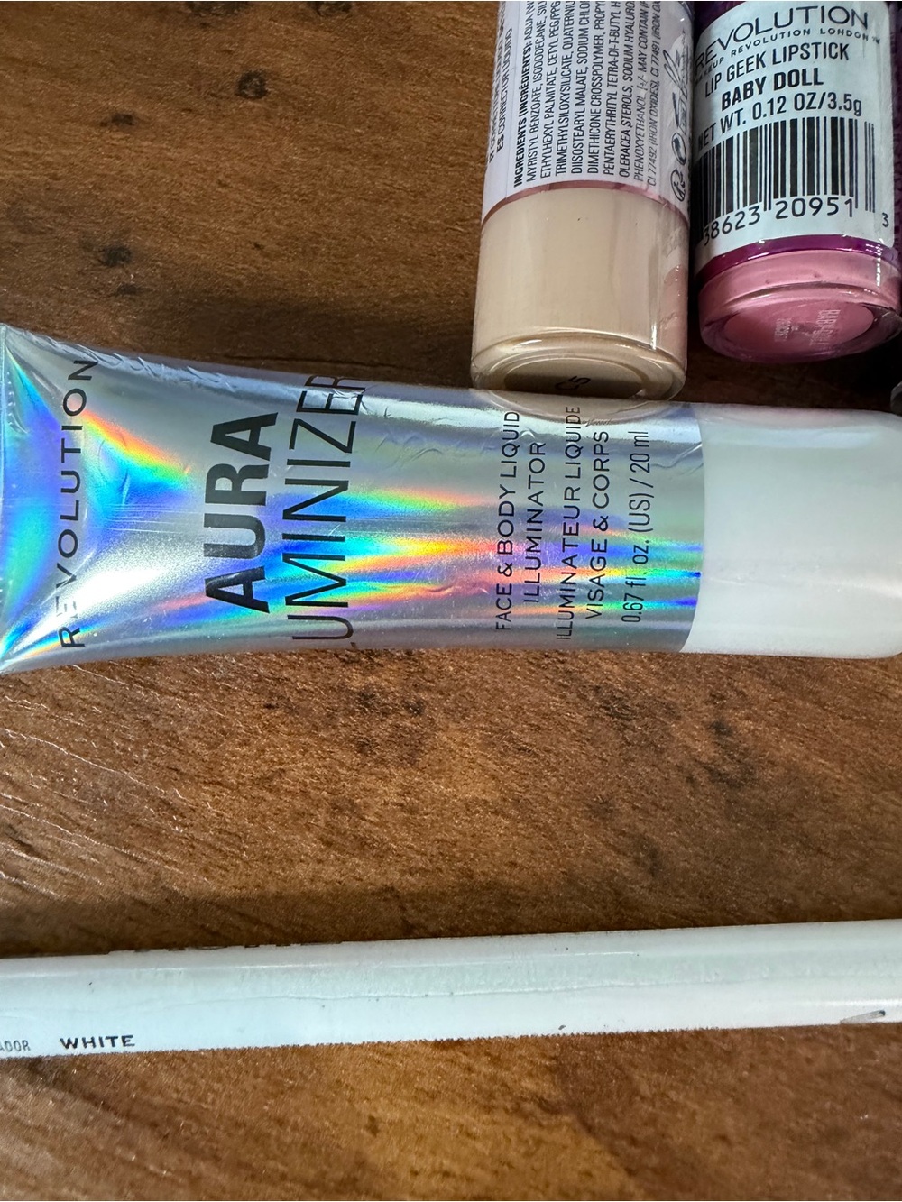 Revolution Makeup Bundle of 5 Pieces - Sealed and Brand New! - Picture 2 of 6